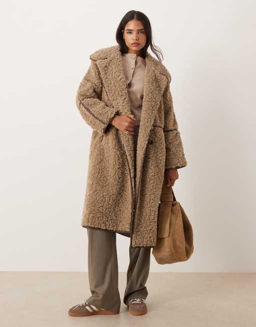 ASOS DESIGN – Longline-Mantel aus Lammfellimitat in Haferbeige, 2 von 4