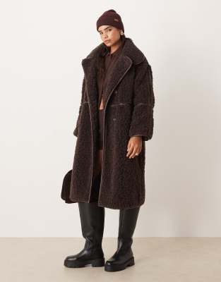 ASOS DESIGN - Longline-Mantel aus Lammfellimitat in Schokobraun-Brown
