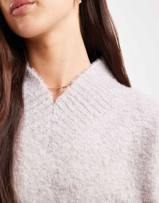 ASOS DESIGN – Longline-Pullover aus Bouclé in Cremeweiß mit V-Ausschnitt, 3 von 4