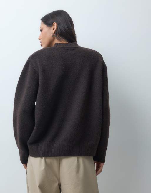 ASOS DESIGN Longline-Pullover mit überschnittenen Schultern und Schulterpolstern in Schokobraun, 4 von 4