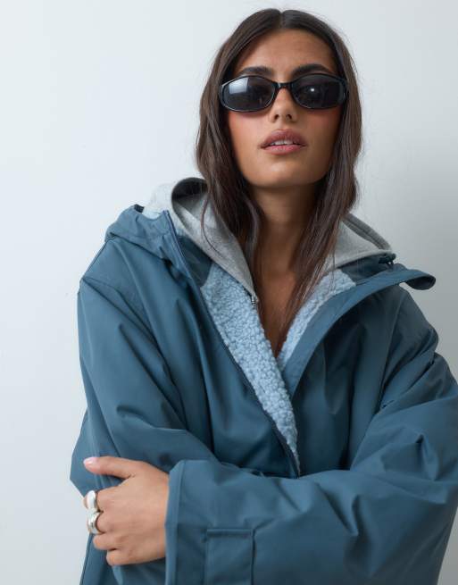 ASOS DESIGN longline rain coat in teal with blue borg liner, 4 of 4