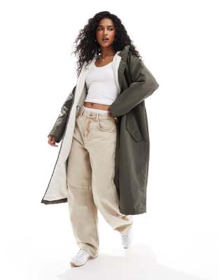 ASOS DESIGN - Longline-Regenjacke in Khaki mit Teddyfellfutter-Grün