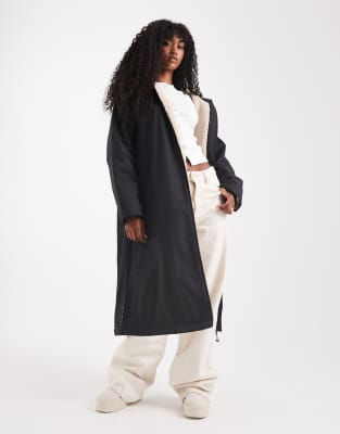 ASOS DESIGN - Longline-Regenmantel in Schwarz mit Futter aus Fleece