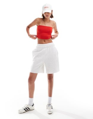 ASOS DESIGN - Longline-Shorts in meliertem Grau mit offenkantigem Saum