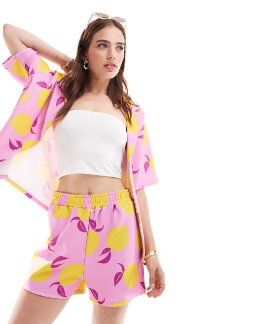 ASOS DESIGN – Longline-Shorts in Rosa mit Zitronen-Print, Kombiteil