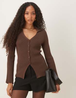 ASOS DESIGN - Longline-Strickjacke mit Kragen in Schokobraun