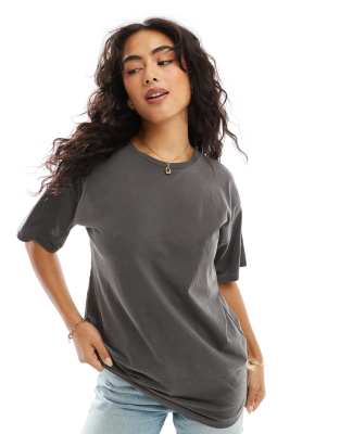 ASOS DESIGN - Longline-T-Shirt in Anthrazit-Grau