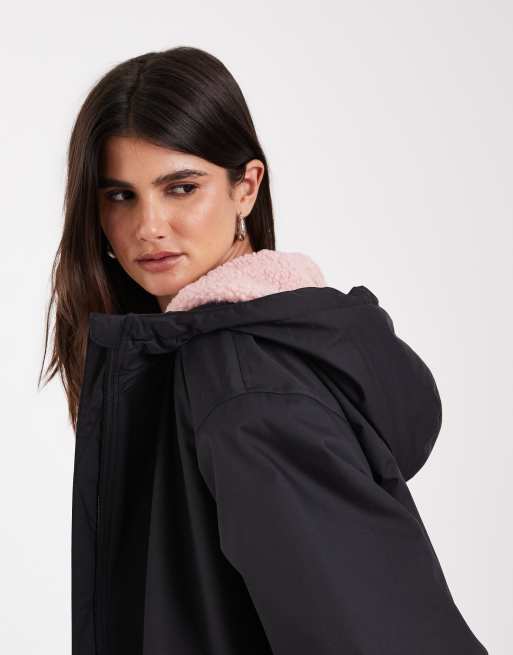 ASOS DESIGN longline water repellent rain coat in black with pink borg liner, 4 of 4