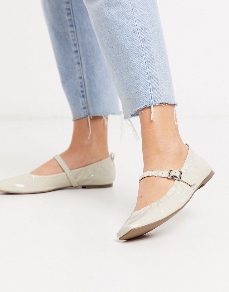 ASOS DESIGN - Look Out - Ballerine mary jane bianche con ruches in alto-Bianco