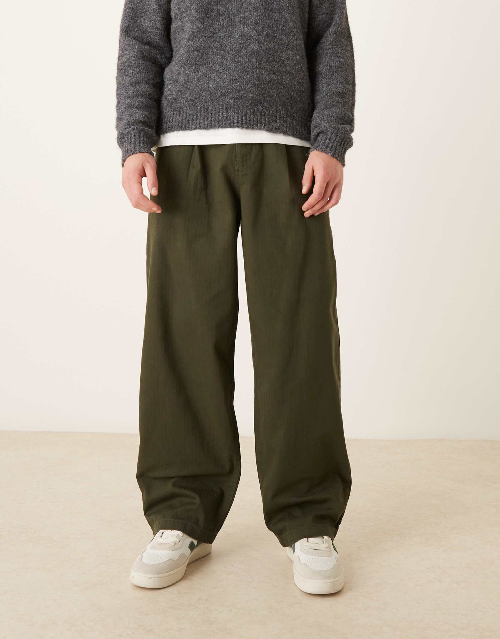 ДИЗАЙНЕРСКИЕ свободные брюки прямого кроя ASOS темно-зеленого цвета со складками