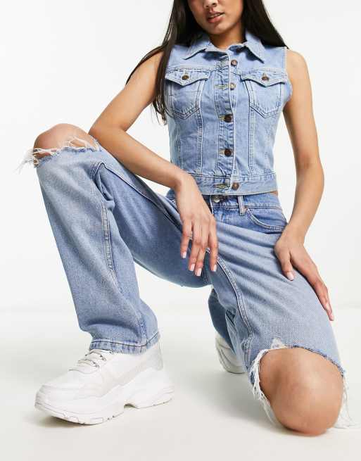 ASOS DESIGN loose straight jeans with knee rips in light blue, 4 of 5