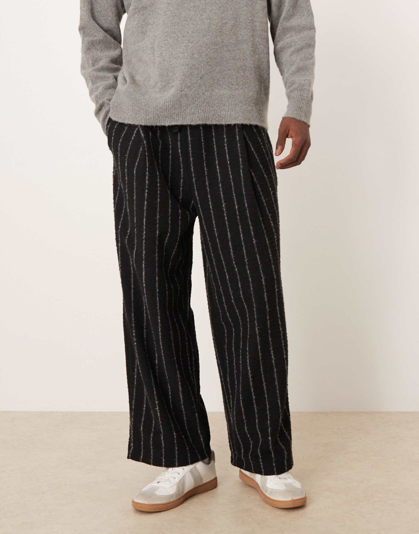 ДИЗАЙНЕРСКИЕ свободные спортивные брюки ASOS в черную полоску