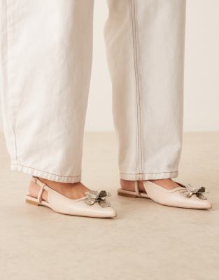 ASOS DESIGN - Lore - Ballerinas in Wollweiß mit Fersenriemchen und Blumenverzierung