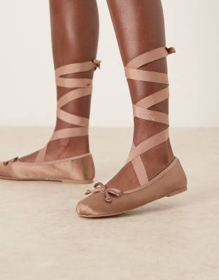 ASOS DESIGN - Lorene - Ballerinas aus Satin in Rosé mit Schleifendetail und Beinschnürung-Rosa