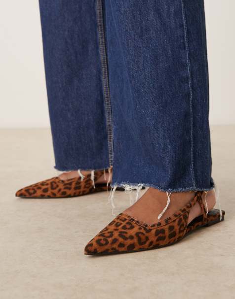 ASOS DESIGN – Lorraine – Leopardmönstrade ballerinaskor i mockaimitation med hälrem - view 1