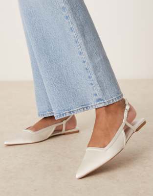 ASOS DESIGN - Lorraine - Slingback-Ballerinas aus Satin in Elfenbeinweiß