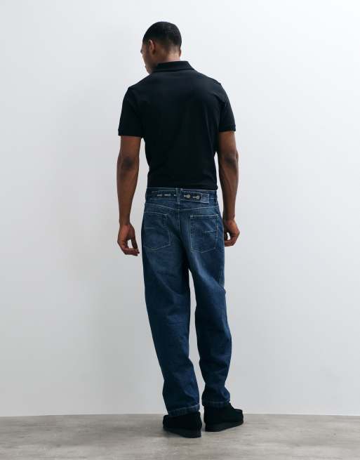 ASOS DESIGN lösa jeans i mörkblå tvätt med veck och spänne, 4 av 5