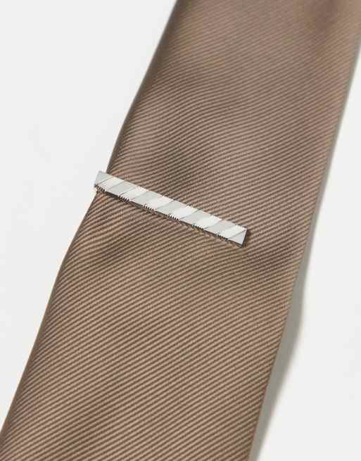 ASOS DESIGN - Lot de 2 cravates en satin avec pince - Taupe et bordeaux, 3 de 3