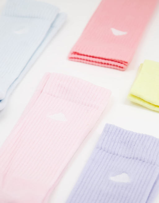 ASOS DESIGN - Lot de 5 paires de chaussettes de sport à nuages brodés, 2 de 4