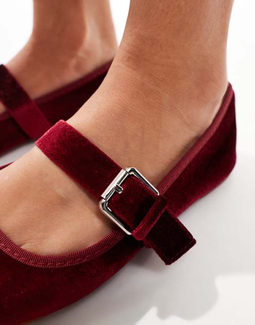 ASOS DESIGN – Lou – Aksamitne bordowe balerinki Mary Jane, 3 z 4