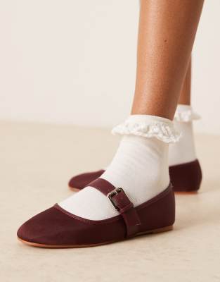 ASOS DESIGN - Lou - Mary-Jane-Ballerinas aus burgunderrotem Textil