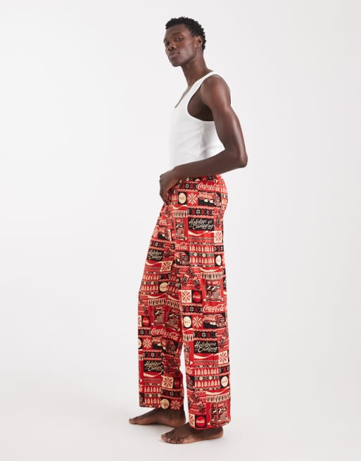 ASOS DESIGN – Lounge-Hose in Rot mit weihnachtlicher Coca-Cola-Grafik, 3 von 4