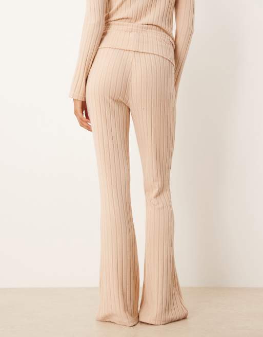 ASOS DESIGN – Lounge-Hose in Steinbeige mit breiter Rippstruktur, weitem Bein und Umschlagbund, 4 von 4