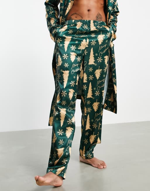ASOS DESIGN – Weihnachtliches Set aus Satin mit Bademantel und Hose mit Tannenbaum-Muster, 3 von 3