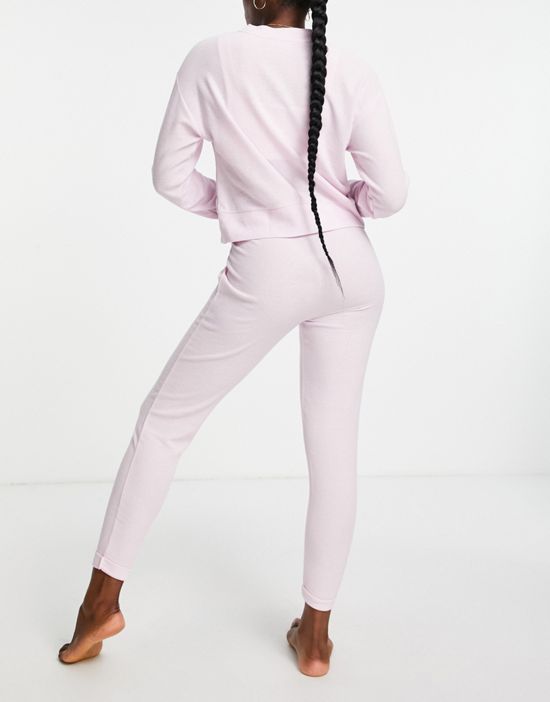 https://images.asos-media.com/products/asos-design-lounge-mini-waffle-sweat-sweatpants-set-in-lilac/201012391-2?$n_550w$&wid=550&fit=constrain