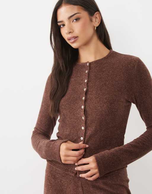 ASOS DESIGN lounge mix & match lätt fleecekofta med knäppning i chokladbrun, 3 av 4