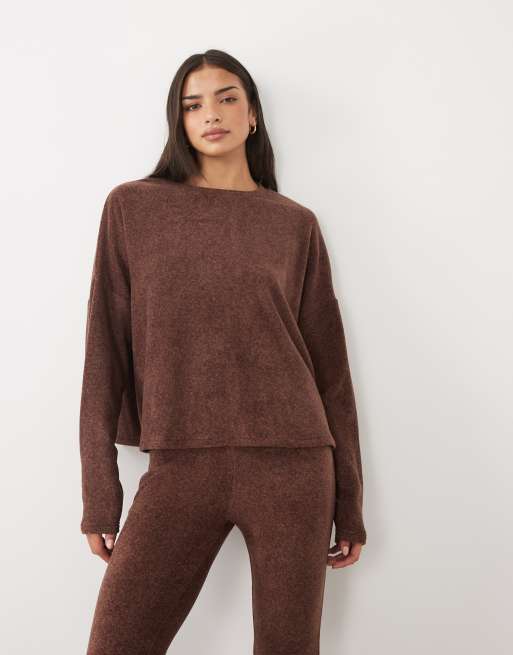 ASOS DESIGN – Mieszaj i łącz – Zestaw odzieży domowej z lekkiego polaru: legginsy, top z odkrytym ramieniem i luźnym top z długimi rękawami, 2 z 6