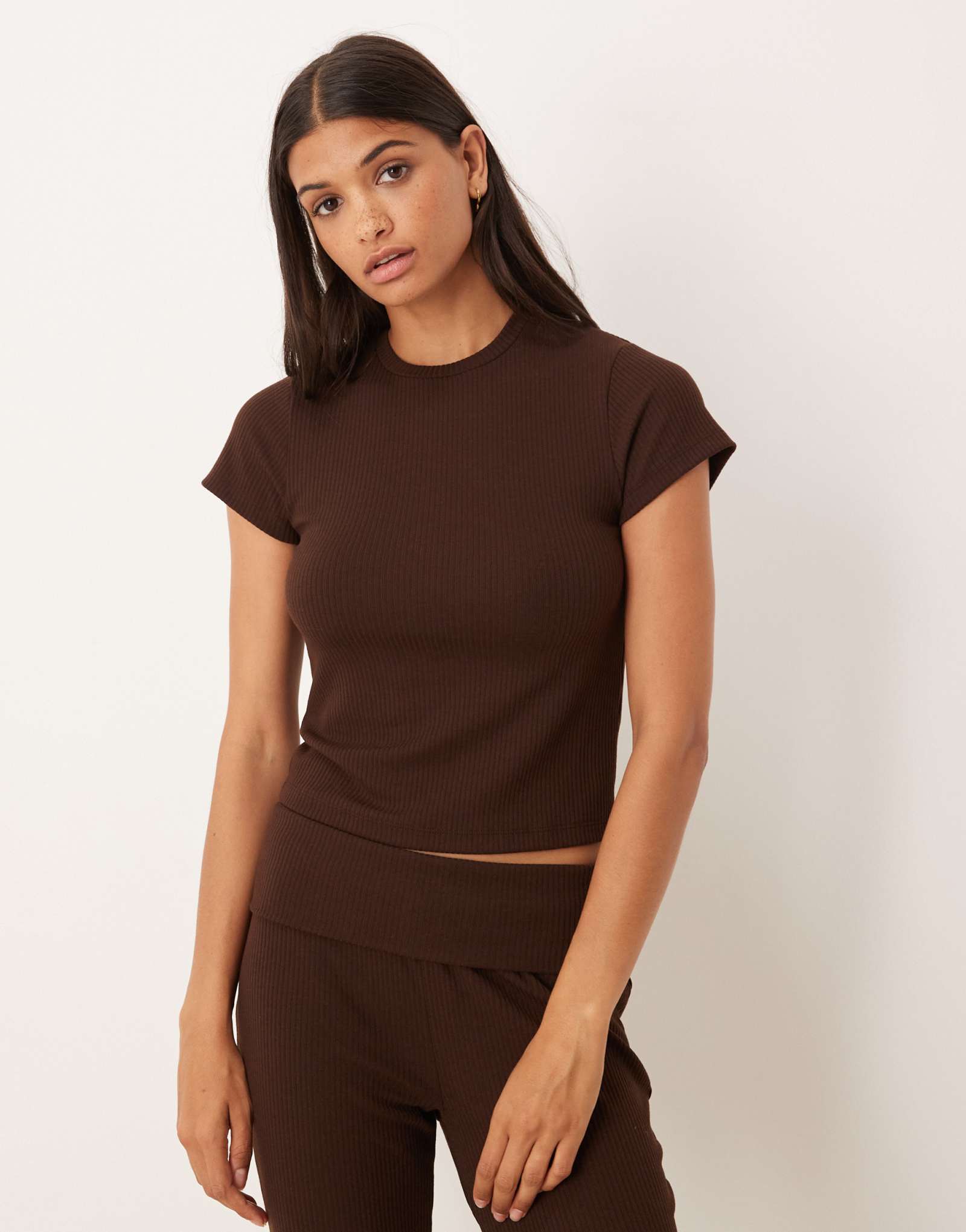 Детская футболка ASOS DESIGN lounge mix &match в рубчик шоколадно-коричневого цвета