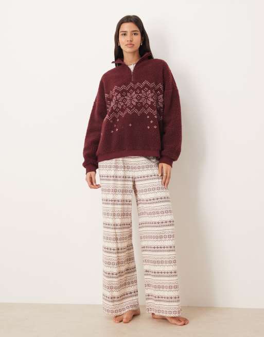 ASOS DESIGN – Lounge-Pullover aus Teddyfell in Burgunderrot mit Stehkragen und Norwegermuster, 4 von 4