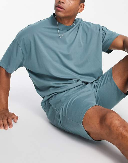 ASOS DESIGN – Lounge-Pyjama mit Oversize-T-Shirt und Shorts in Grün