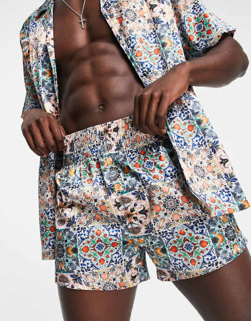 ASOS DESIGN - Lounge - Pyjamaset van T-shirt en short van satijn met print, deel van co-ord set, 3 van 4