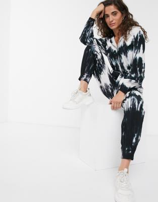 asos schwarzer jumpsuit