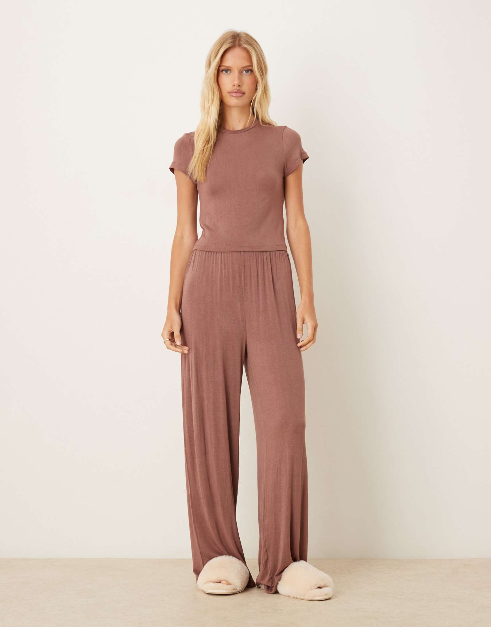 Прозрачная детская футболка ASOS DESIGN lounge коричневого цвета