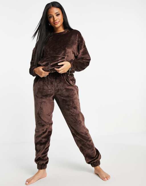 ASOS DESIGN lounge super soft fleece sweat & jogger set in brown