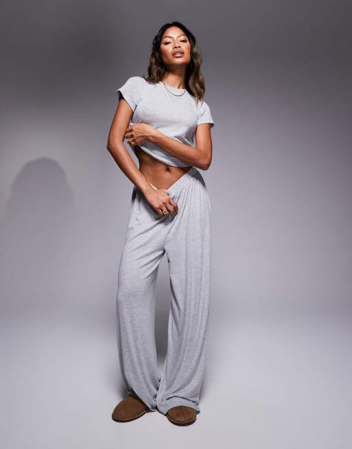 ASOS DESIGN - Loungeset van doorschijnend verkleind T-shirt en broek met wijde pijpen in gemêleerd grijs