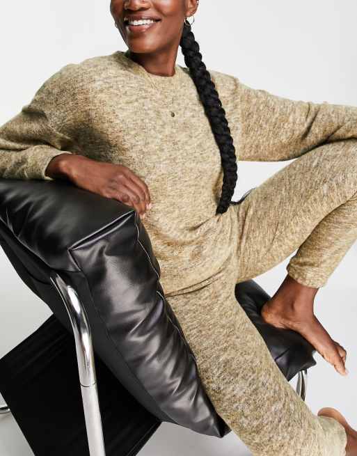 ASOS DESIGN - Loungeset van geborstelde sweater en joggingbroek in gele space-dye