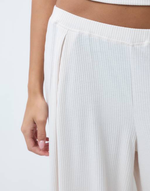 ASOS DESIGN loungewear mix og match ribstrikket underdel med brede ben i creme, 3 af 5