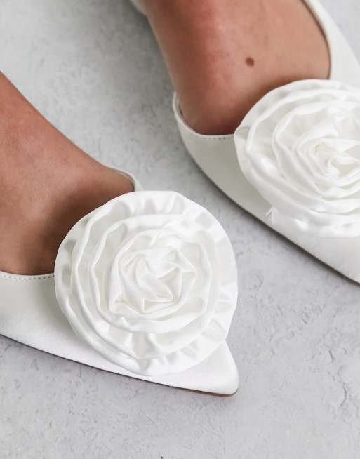 ASOS DESIGN - Lovable - Platte slingback-ballerina's met corsage in ivoorwit, 2 van 4