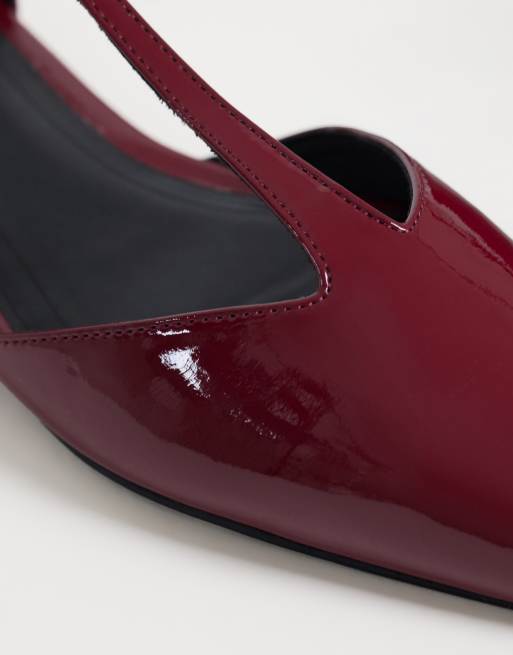 ASOS DESIGN Lover spidse T-bar ballerinaer i burgundy, 3 af 4