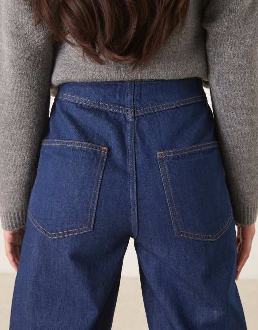 ASOS DESIGN low rise clean waistband jeans in indigo, 4 of 5