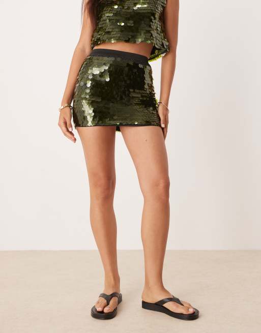 ASOS DESIGN low rise large sequin disc mini skirt in forest green, 3 of 5