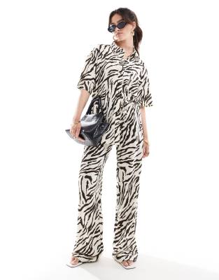 low rise textured linen look pants in zebra print - part of a set-Multi