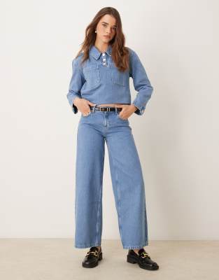 low rise wide leg jeans in mid blue