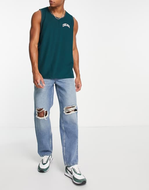 ASOS DESIGN - Løstsiddende jeans med flænger på knæene i blå mellemvask