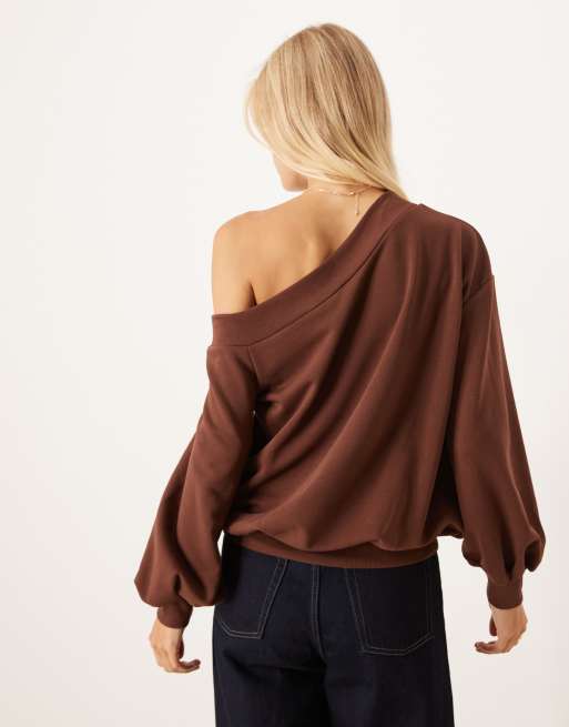 ASOS DESIGN - Løstsiddende oversized brun offshoulder-sweatshirt, 2 af 4