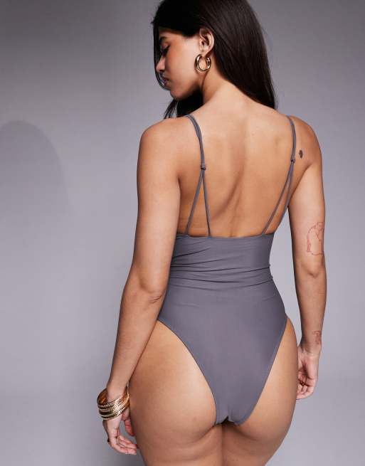 ASOS DESIGN - Lucie - Diepuitgesneden badpak met uitsnijdingen en afwerking van hars in grijs, 2 van 4